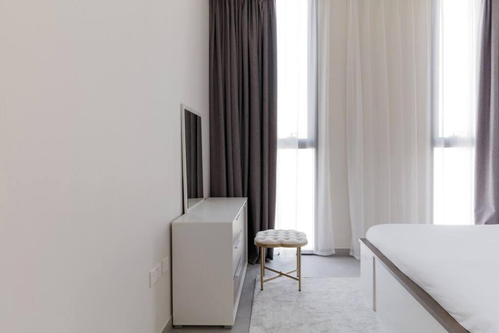 Sahab - Solo 1Br Apt In Al Jada Sharjah Exterior foto
